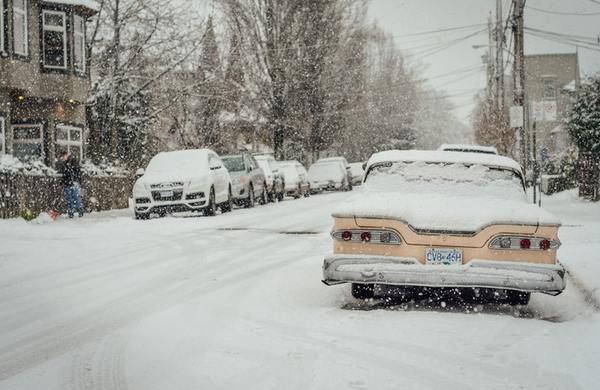 Прогноз погоди в Україні на вихідні 17-18 лютого: сніг, нічні морози і відлига. У вихідні, 17-18 лютого, по всій території України пройде сніг, нічні морози місцями сягатимуть -8, однак вдень температура підніметься до +1.