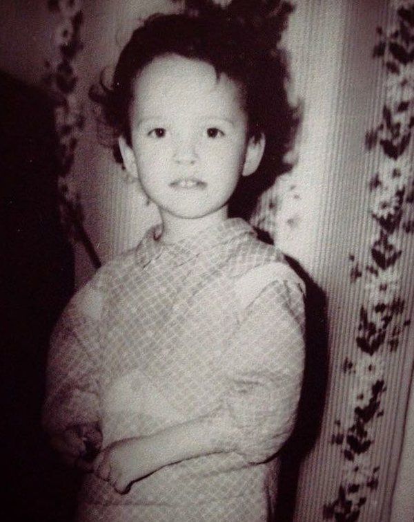 "Зовсім не змінилася": Даша Астаф'єва поділилася забавним дитячим фото. Шанувальники співачки зазначили, що Астаф'єва і в дитинстві була "хуліганкою".