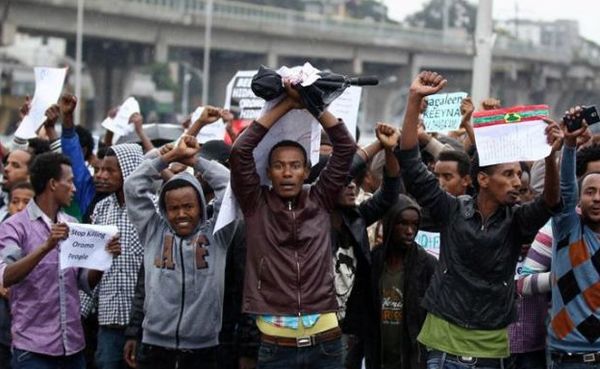 В Ефіопії ввели надзвичайний стан. У п'ятницю, 16 лютого, уряд Ефіопії оголосив про введення надзвичайного стану після того, як прем'єр-міністра країни Хайлемаріам Десалень раптово подав у відставку.