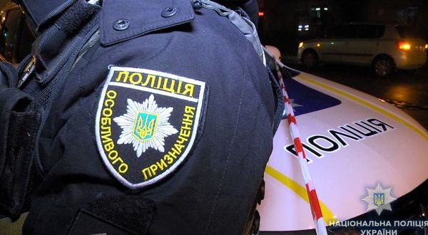 У центрі Одеси на чоловіка накинулися троє росіян із ножем. В Одесі працівники Нацполіції затримали трьох громадян Російської Федерації, які погрожували перехожому ножем