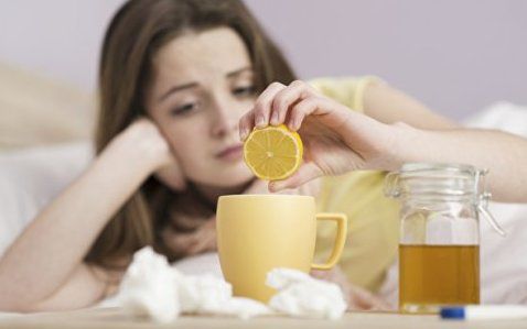 Найкорисніші та найбільш небезпечні напої при застуді і грипі. Пити чи не пити?