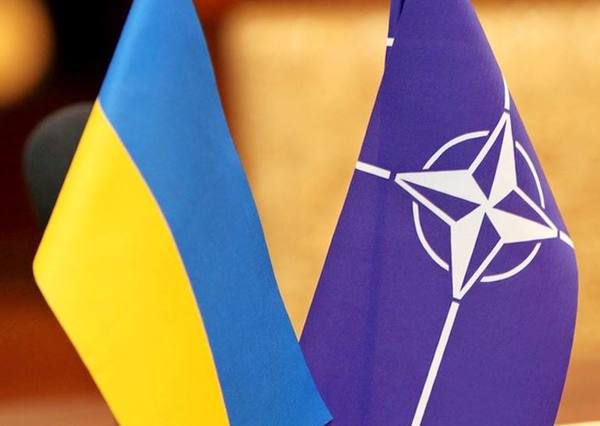 У НАТО пояснили, чому Україна не є кандидатом на членство. Альянс прийняв рішення, що Україна коли-небудь стане членом НАТО.