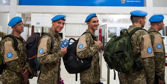 Швеція готова відправити на Донбас своїх миротворців. Швеція – не член НАТО, тож теоретично її участь в місії ООН не призведе до посилення напруги між блоком та Москвою, зауважують експерти. Стокгольм чекає на прояснення деталей щодо миротворчої місії на Донбасі. 