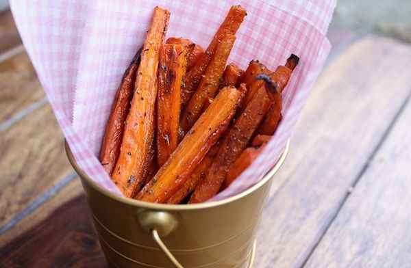 морквяні палички з сиром і маленьким секретом в духовці