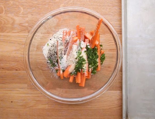 Морквяні палички з сиром і маленьким секретом в духовці. Смачніше будь-якого фастфуду!
