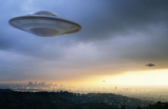 Інопланетянин прийшов до британця через 50 років розлуки. Житель графства Уест-Мідлендс в Англії розповів, що до нього прийшов інопланетянин. 