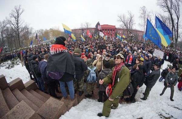 Протестувальники "Міхо Майдану" вимагають перевиборів і висунули дві жорсткі вимоги до ВР і Порошенко. Обстановка в Києві загострюється.