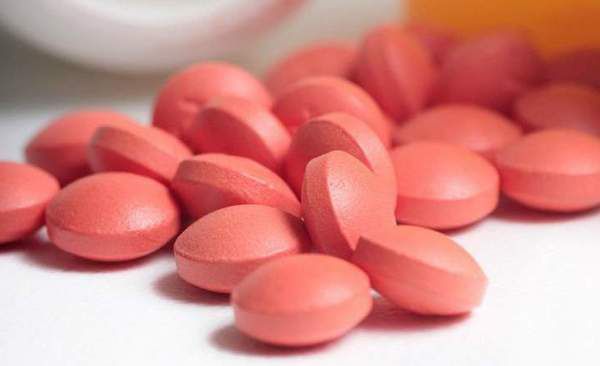 Медики попередили про небезпеку популярних в Україні ліків. Під дією препарату яєчка знижують виділення тестостерону на 40%.