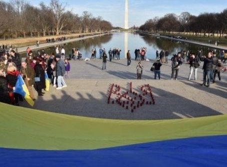 У Вашингтоні вшанували пам'ять Небесної сотні. У центрі Вашингтона українська діаспора вшанувала пам'ять Героїв Небесної сотні.