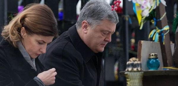 Президент вшанував пам'ять загиблих на Майдані. Петро Порошенко і його дружина Марина вшанували пам'ять Героїв Небесної Сотні.