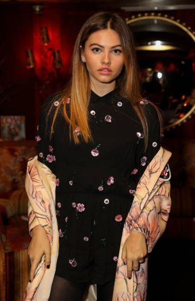 "Найкрасивіша дівчинка в світі" Тілан Блондо в сукні з квітковим принтом стала гостею вечірки модного бренду. 16-річна француженка з'явилася на вечірці в Лондоні.