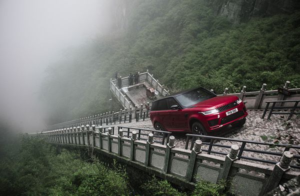 Range Rover Sport підкорює Дорогу Дракона. Небезпечне, героїчне відео!. Розповідаємо головне і нагадуємо про інши рекорди англійської позашляховика.