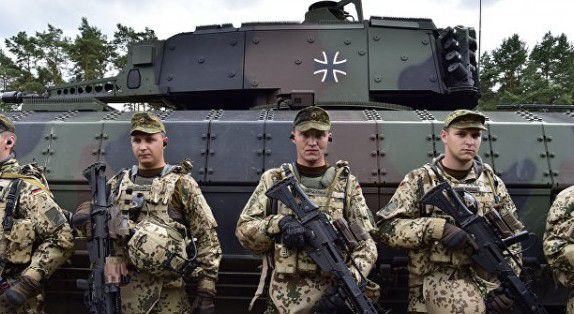 Бундесвер відправить Росії "чіткий сигнал". Засоби масової інформації Німеччині повідомляють про наміри країни надіслати 12 тисяч солдатів на військові навчання НАТО, метою яких є стримувати Росію. 