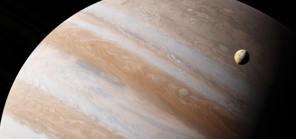 Учені спрогнозували зникнення неймовірного урагану на Юпітері, який триває з 1600 року. Струменеві потоки Юпітера можуть рухатись зі швидкістю понад 500 км/год, що додає сили бурі.