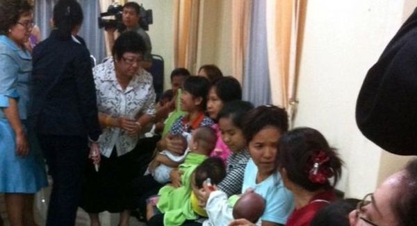 Японець відсудив 13 дітей у сурогатних матерів. Суд присудив права батьківства 28-річному японцю, який має 13 дітей від сурогатних матерів з Таїланду. 