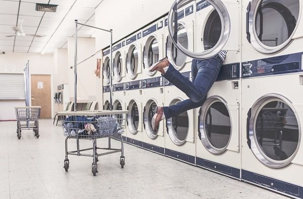 Чому американці віддають перевагу прати в пральнях?. Помічали, як часто в голлівудських фільмах з'являються пральні? 
