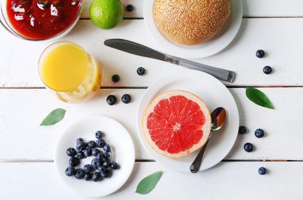 Міфи  щодо "правильного" сніданку!. Багато ламають голову над тим, яким же повинен бути перший прийом їжі: калорійним і поживним, або легким? 