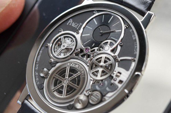 Як виглядає найтонший годинник у світі товщиною всього 2 мм. В даний момент є тільки одна модель даного чуда. Запустять його в тираж і скільки воно буде коштувати — загадка. 