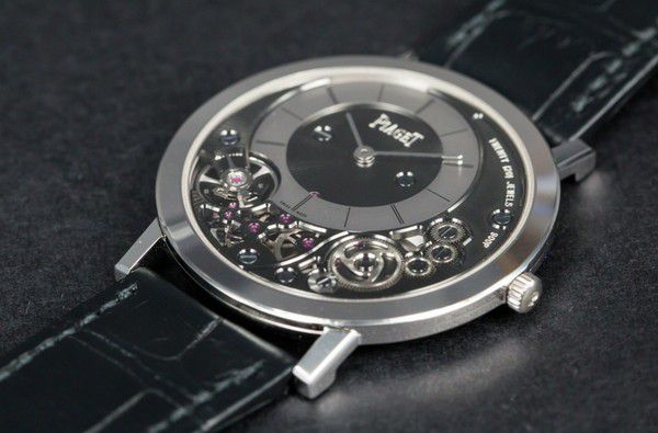 Як виглядає найтонший годинник у світі товщиною всього 2 мм. В даний момент є тільки одна модель даного чуда. Запустять його в тираж і скільки воно буде коштувати — загадка. 