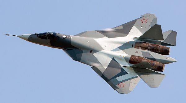 Новітні російські винищувачі Су-57 прибули у Сирію. Пара російських винищувачів п'ятого покоління Су-57 прибула на авіаційну базу Хмеймим для проходження "дослідно-бойової експлуатації". 