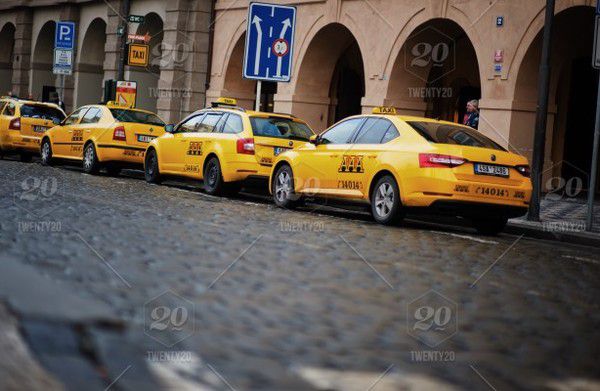 В Україні нелегально працює 95% перевізників - Держслужба. На ринку таксі в Україні поза межами правового поля працює, приблизно, 95% перевізників. 