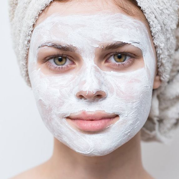 Ваша шкіра вам подякує: 5 зимових домашніх процедур. Ми розкриємо вам кілька секретів того, як зберегти бархатистість і м'якість шкіри навіть у таку холодну пору року.
