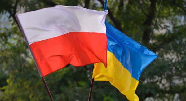 Кравчук і Кучма відповіли на "антибандерівський закон" у Польщі. Президенти вважають, що дії Варшави ускладнюють відносини між країнами.
