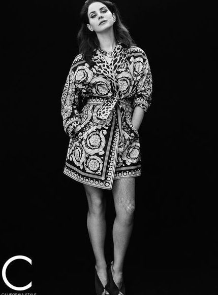 Американська співачка Лана Дель Рей прикрасила обкладинку відомого глянцю.  Співачка Лана Дель Рей вперше за довгий час знялася в новій фотосесії.