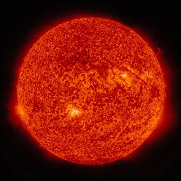 Часті вибухи на Сонці можуть пробити його магнітний "купол". Вчені встановили, що сонячні вибухи можуть негативно впливати на геологічну та екологічну системи планети Земля. 
