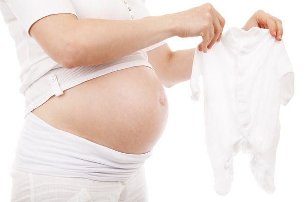 Як визначити вагітність без тесту: ознаки вагітності на ранній стадії. Для багатьох жінок вагітність – це довгоочікуване щастя. Саме тому при плануванні цієї події жінка прислухається до власних відчуттів, щоб зрозуміти, що вагітність нарешті настала