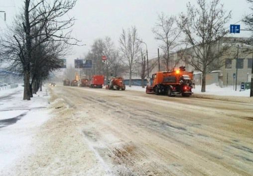 Знову Одесу засипало снігом. Заборонено в'їзд у місто вантажного та великогабаритного транспорту, 337 освітніх установ міста і області припинили роботу.
