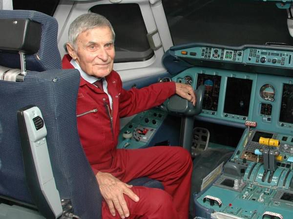 Помер легенда світової авіації льотчик Юрій Курлін. Легендарний льотчик-випробувач, легенда світової авіації, Юрій Курлін помер на 89-му році життя. 