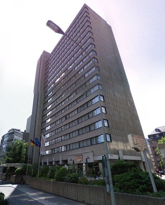 Принц Німеччини покінчив із собою, стрибнувши з вікна 21-го поверху. Німецькі ЗМІ повідомили, що спадкоємець останнього кайзера Німеччини, 39-річний Карлос Патрік Гогенцоллерн покінчив з собою. Чоловік загинув, випавши з вікна 21-го поверху готелю Intercontinental Hotel у Франкфурті.