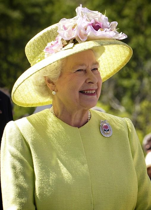 Підліток з Нової Зеландії вчинив замах на королеву Єлизавету II. Нещодавно служба розвідки Нової Зеландії зняла гриф «таємно» з документів, що відносяться до замаху на королеву Єлизавету II.