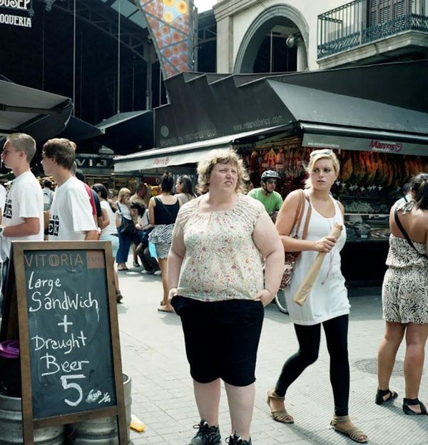 Жінка фотографувала незнайомців, щоб показати, як люди реагують на зайву вагу. Вагоспостерігачі.
