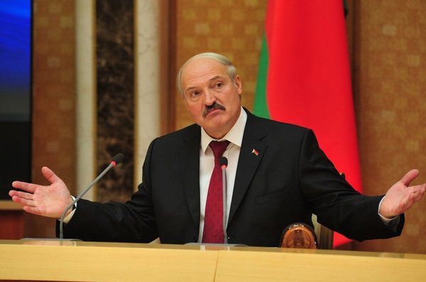 "Це вже стає смішно". Лукашенко різко розкритикував торговельну політику Росії. Він заявив, що РФ обмежує Білорусь у торгівлі низкою товарів.