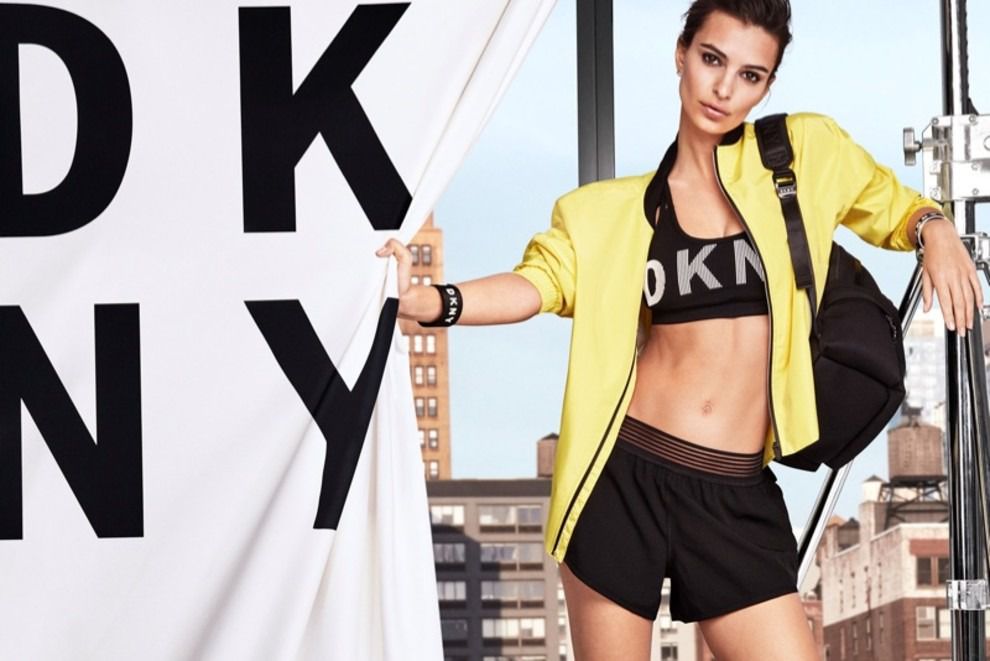 Емілі Ратажковскі в новій рекламній кампанії DKNY. Не так давно Емілі Ратажковскі знялася в рекламній кампанії DKNY сезону весна-літо 2018.