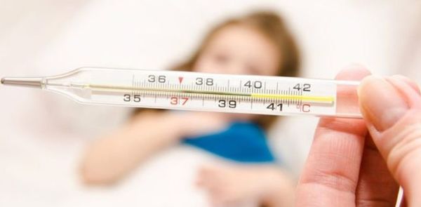Медики розповіли, в яких випадках потрібно збивати температуру. Лікарі стверджують, що при вірусних захворюваннях збивати температуру нижче 38 градусів (а частіше – навіть 38,5) шкідливо.