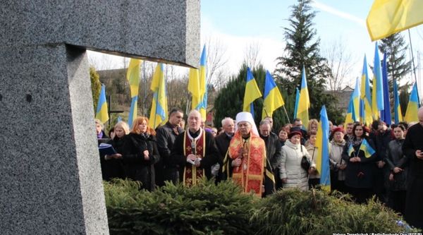 У Польщі відбулась панахида за 366 вбитими українцями. У польському селищі Павлокоми вшановували українців, які загинули під час етнічної чистки у березні 1945 року.