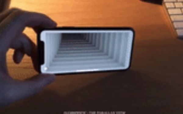 Мережу здивувала оптична ілюзія з iPhone X. Автором нового додатка, що дозволяє домогтися ефекту оптичної ілюзії, став ентузіаст-розробник Пітер Норрбі. Додаток задіє технологію додаткової реальності.