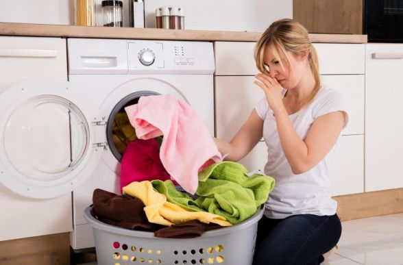 Несподівані речі, які не можна прати в машинці!!!. Незважаючи на те що в пральні машинки тепер кладуть не тільки одяг, але і деякі види взуття, є речі, які в ній виявитися не повинні. 