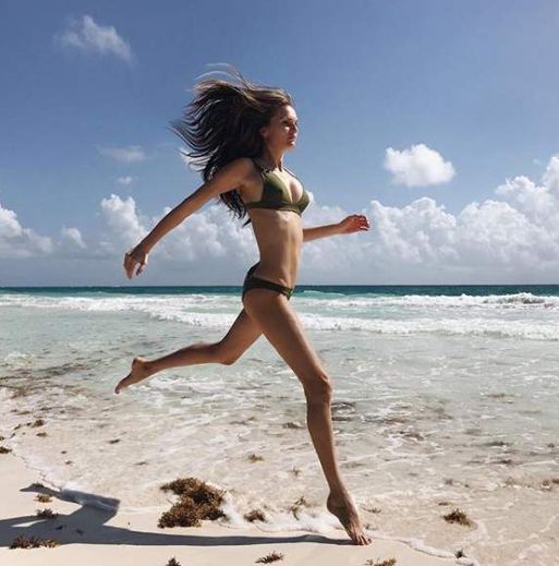 Алла Костромічева здивувала новим пляжним знімком. Українська топ-модель Алла Костромічева похвалилася фігурою в бікіні.