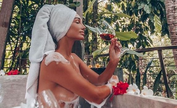 Анюта Рай постала роздягненою у ванні на Балі. Знімок набрав більше 30 тис. лайків через дві години після публікації.