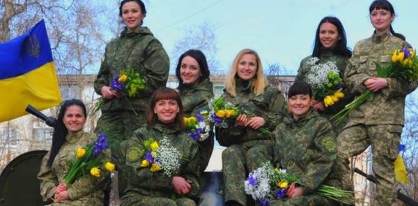Близько 70 українок мають звання полковник ЗСУ. Статус учасниць бойових дій є біля 7 тисяч українських жінок.