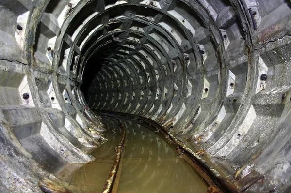 Одесит виявив під містом багатокілометрові тунелі з рейками. Мережа тунелів з рейками проходить уздовж усього узбережжя міста.