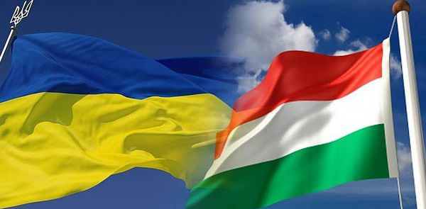 Угорщина закликає ОБСЄ на Закарпаття. Посла України в Угорщині викликали в угорський МЗС у зв'язку з другим за місяць підпалом спілки угорців в Ужгороді.