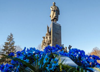 Знаменні події 9 березня: Шевченківські дні. День народження Кобзаря відзначають тисячі шанувальників творчості поета, філософа і просвітителя.