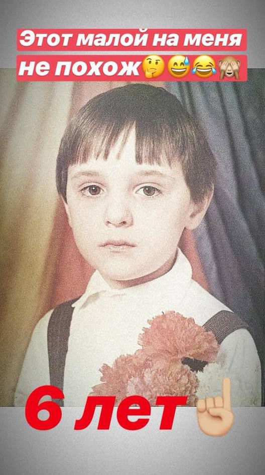 "Цей малой на мене не схожий": Віталій Козловський показав фото з дитинства. 6 березня співакові виповнилося 33 роки.