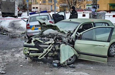 В українських містах влаштували "полювання" на поліцейських. Атаки на правоохоронців стають повсякденною практикою і перетворюються в сумну статистику.