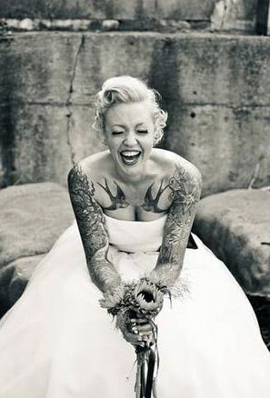 Найкрасивіші весільні сукні і тату (Фото). Татуювання перетворилася в моду і його можна зустріти на тілах людей різної статі і з абсолютно різних верств суспільства.
